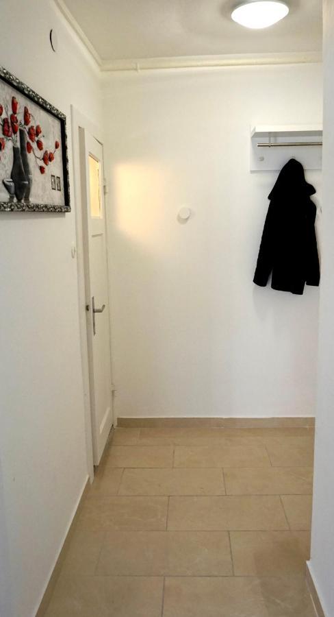 Alster Hamburg - Saniertes Und Mobliertes Apartment Mit Bad Und Kuche Exterior photo